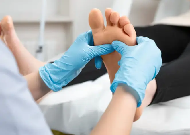 Fascite Plantar: por que essa dor no pé aparece e como tratar de forma eficaz
